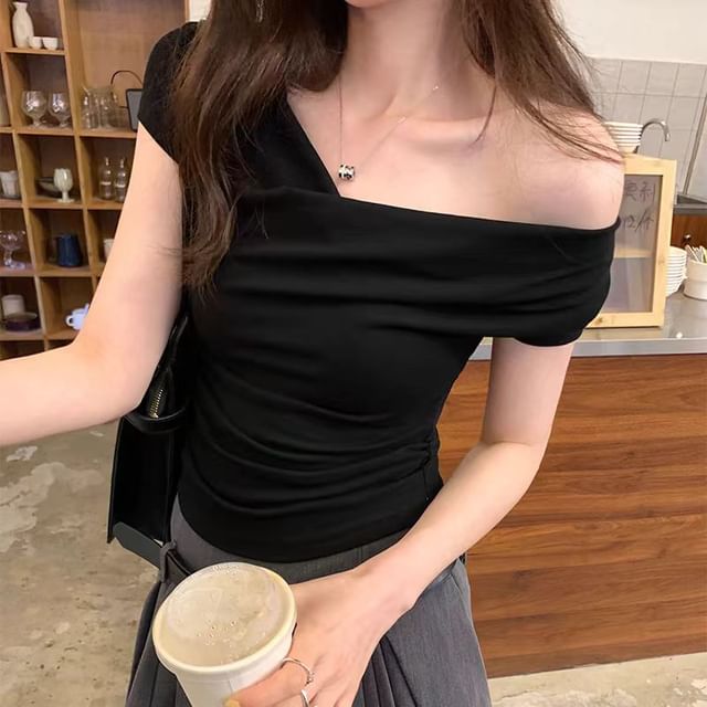 Moon City-Short-Sleeve One-Shoulder Plain Tee