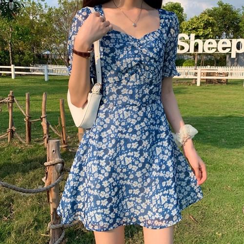 METOES Women's Spring Summer 2023 Boho Mini Short Dress Floral Print Square  Neck Puff Sleeve Dress at Amazon Women's Clothing store