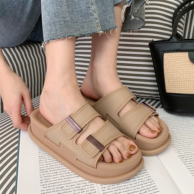 ZORI-Buckled Platform Slide Sandals
