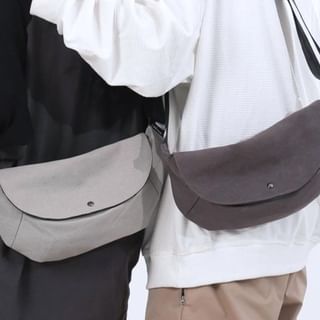 Hikuozy Flap Crossbody Bag