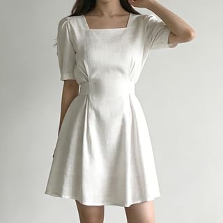 Short Puff-Sleeve Square-Neck Mini A 
