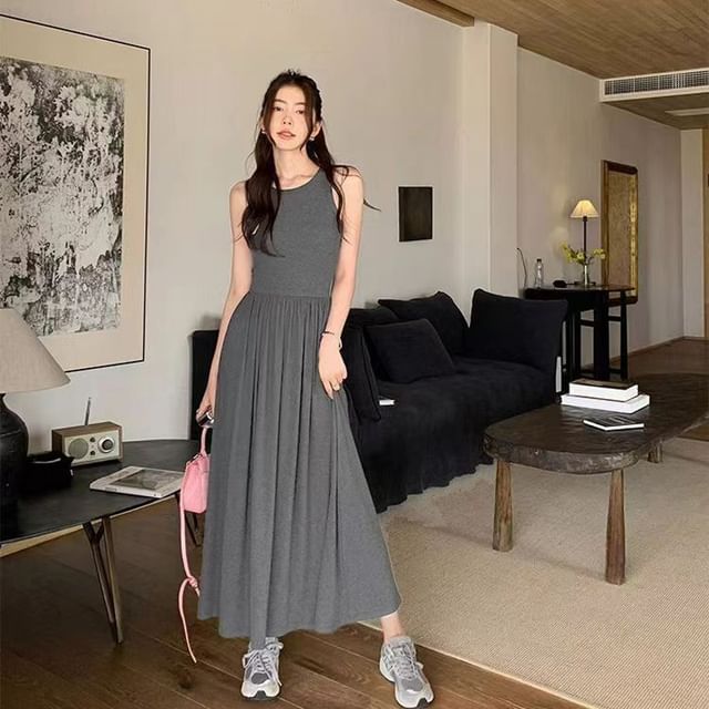 Everose-Sleeveless Plain Midi A-Line Dress