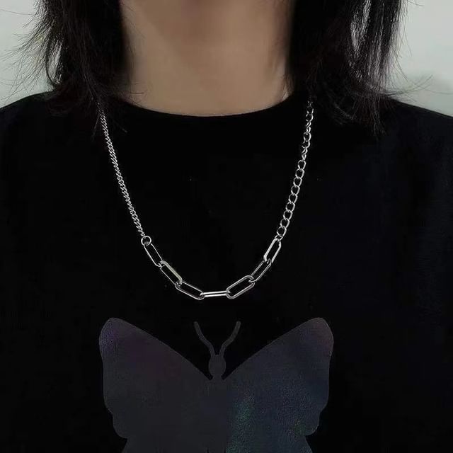 Sharkkira-Chained Necklace