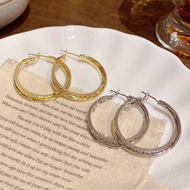 LIVSIA-Metallic Hoop Earring