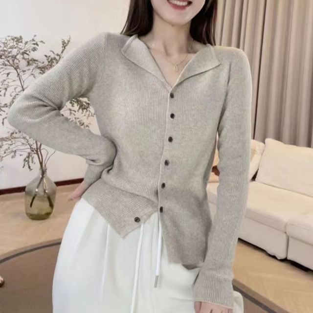 Everose-Long-Sleeve V-Neck Button Ribbed Knit Top