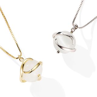 Collana con ciondolo pianeta pietra occhio di gatto in