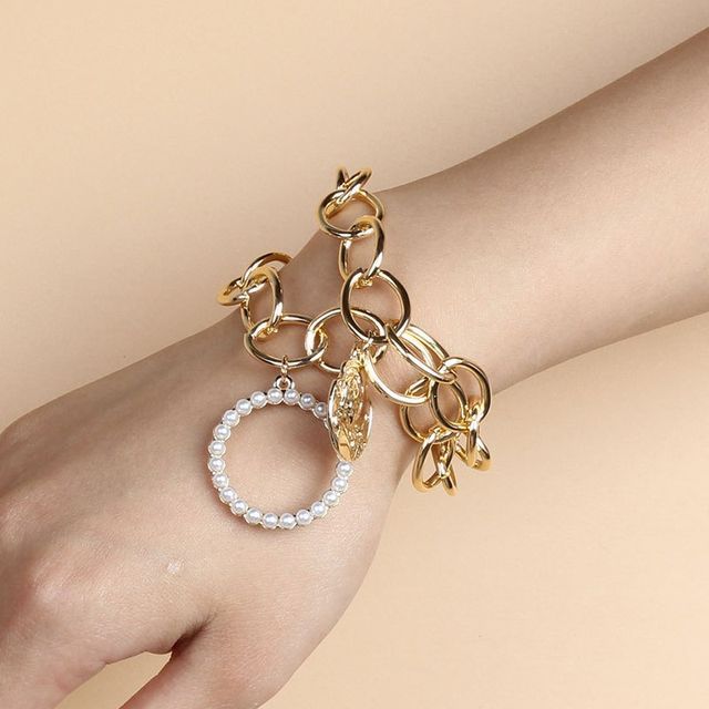 Sharkkira-Chained Bracelet