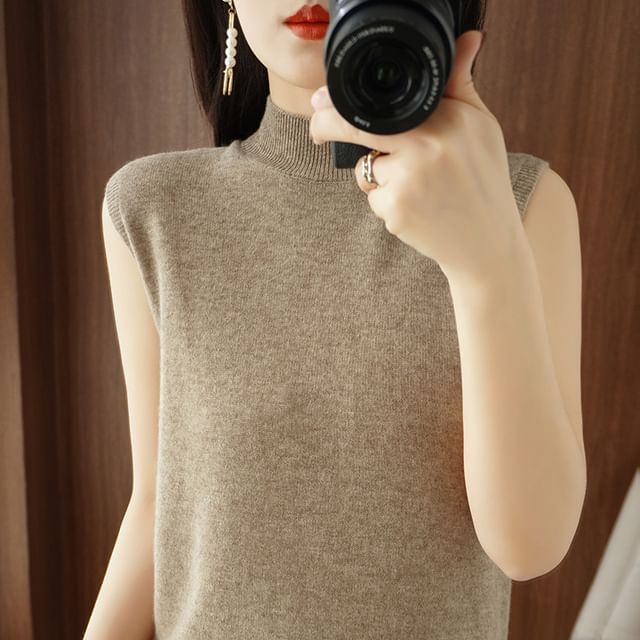Weelop-Mock Neck Plain Sweater Vest