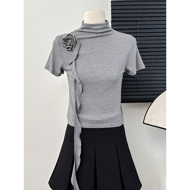 Lemongrass-Rosette Mock-Neck Crop Tee