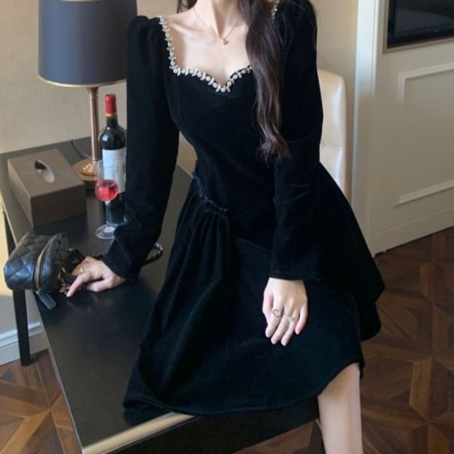 Ukiyo - Puff-Sleeve Sweetheart-Neckline Rhinestone Trim Midi A