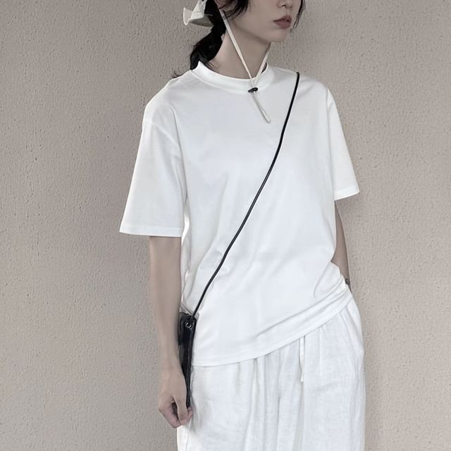 SIMPLE BLACK-Elbow-Sleeve Round Neck Plain T-Shirt