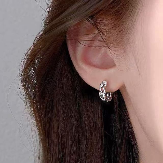 Gaya-Twisted Layered Huggie Earring