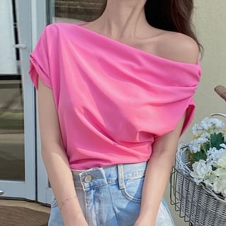 Coris-Short-Sleeve Asymmetrical Plain Top