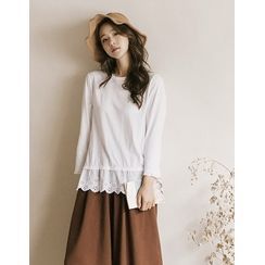 GOROKE - Eyelet-Lace Hem T-Shirt GOROKE - Eyelet-Lace Hem T-Shirt