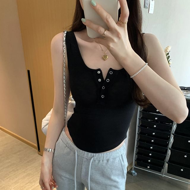 Asiris-Scoop Neck Plain Slim Fit Crop Tank Top