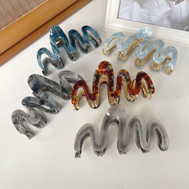 Koi Kawaii-Wavy Acetate Hair Clamp