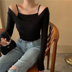 OCTALE - Set: Camisole Top + Long-Sleeve Crop T-Shirt OCTALE - Set: Camisole Top + Long-Sleeve Crop T-Shirt