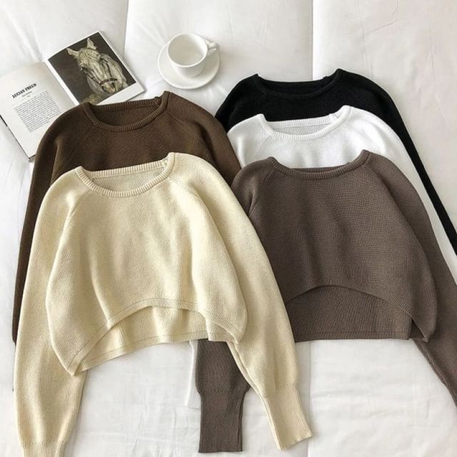 Hevnir-Round Neck Plain Asymmetrical Cropped Sweater