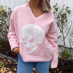 hcw skull sweater