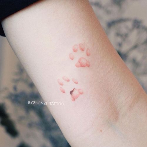 Cat outline and paw-prints, inner right ankle. | Cat outline tattoo, Cat  tattoo small, Cat tattoo