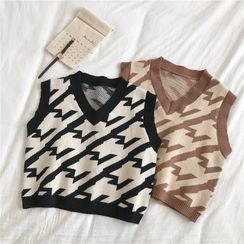 Wilder Dreams - V-Neck Patterned Cropped Knit Vest Wilder Dreams - V-Neck Patterned Cropped Knit Vest