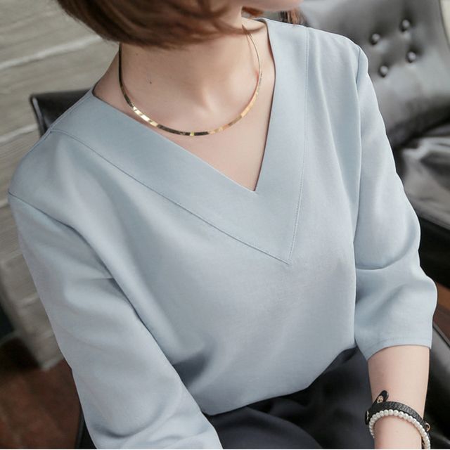 Everose-34-Sleeve V-Neck T-Shirt