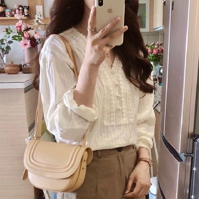 Everose-Puff-Sleeve V-Neck Lace Trim Plain Blouse