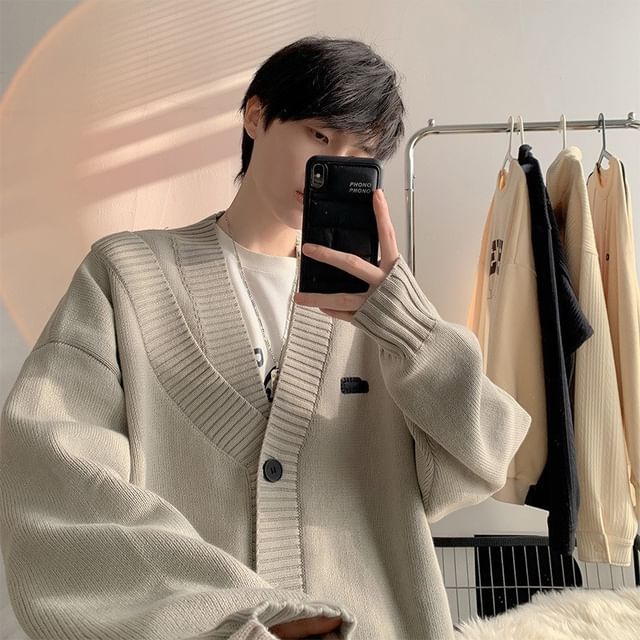 DuckleBeam-V-Neck Plain Button Cardigan