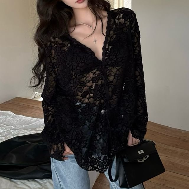 Ukiyo-Long-Sleeve V-Neck Lace Top