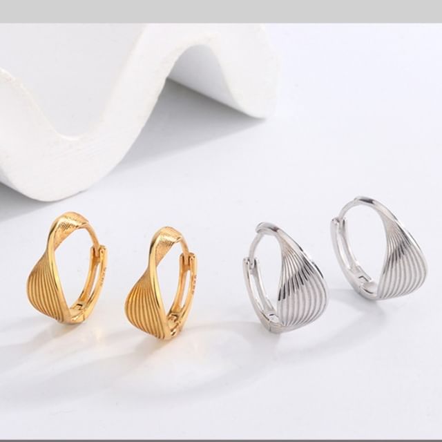 Kamuel-Twist Hoop Earring