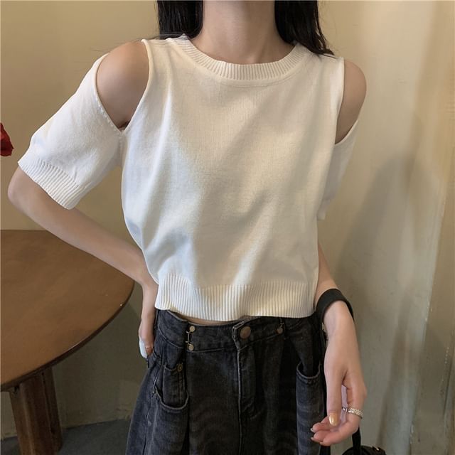Shinsei-Short-Sleeve Cold-Shoulder Plain Knit Crop Top