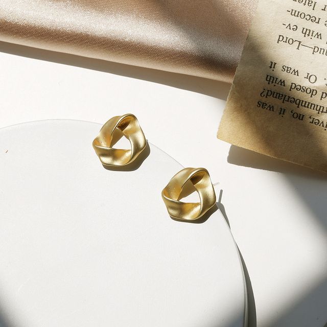 Gaya-Twisted Triangle Alloy Earring