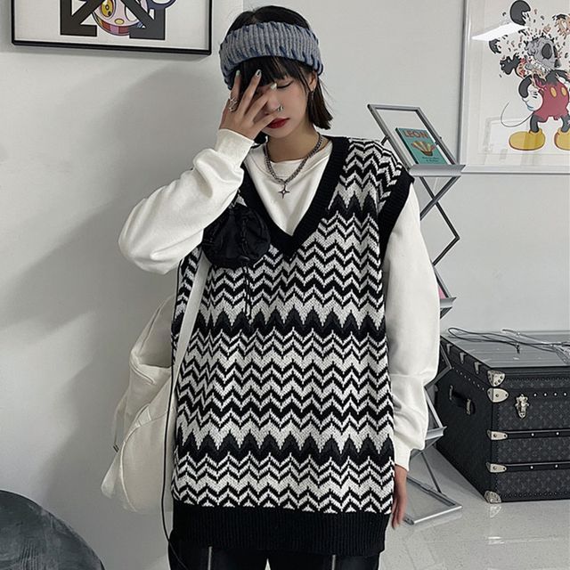Banash - Patterned Sweater Vest | YesStyle