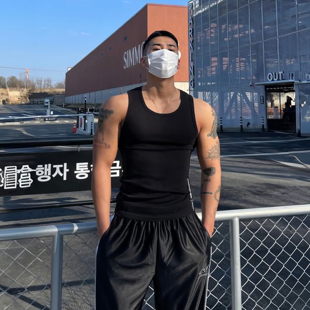 Okwano-Round Neck Plain Tank Top