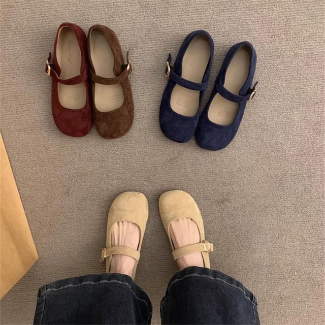 Asterisk-Plain Buckled Mary Jane Flats