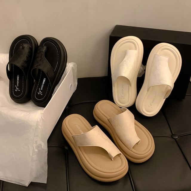 Red Wolf-Platform Toe Loop Slide Sandals