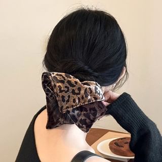 Gemsha-Leopard Print Velvet Scrunchie