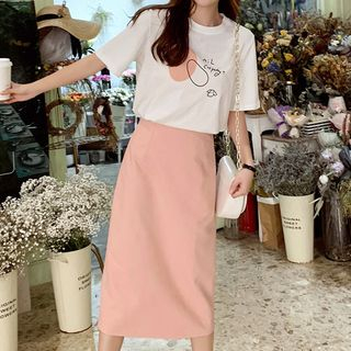 pencil midi skirt t shirt