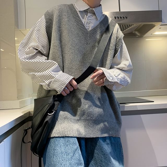 Whyessa-V-Neck Plain Oversized Sweater Vest