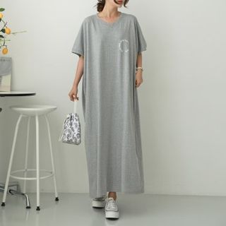 CHICLOOSE - Vivid V-Neck Letter Maxi T-Shirt Dress | YesStyle