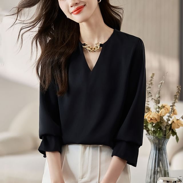 Dragan Pulse-Puff-Sleeve Plain Chained Blouse