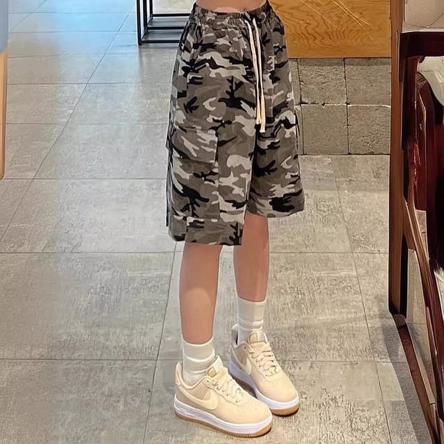 Dovitade-Mid Rise Camo Print Cargo Shorts