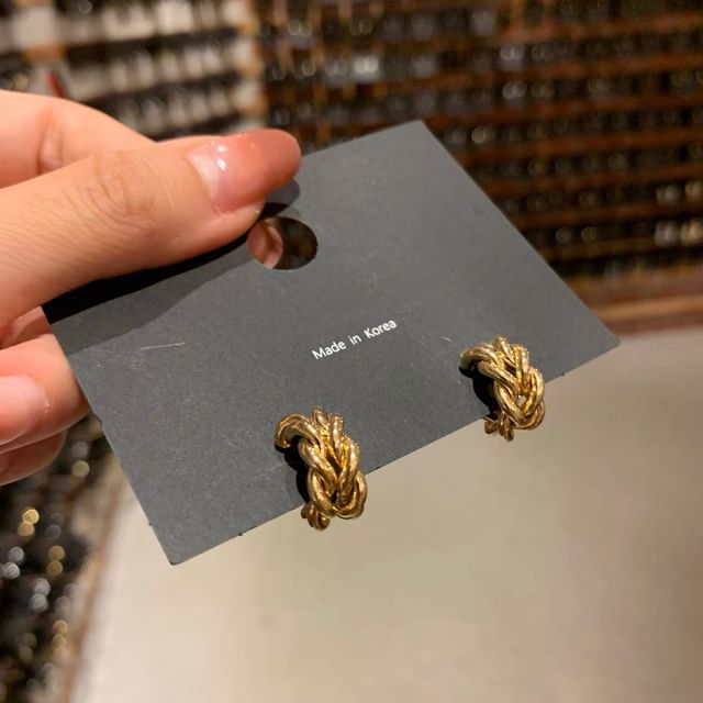 Hansha-Twist Hoop Earring