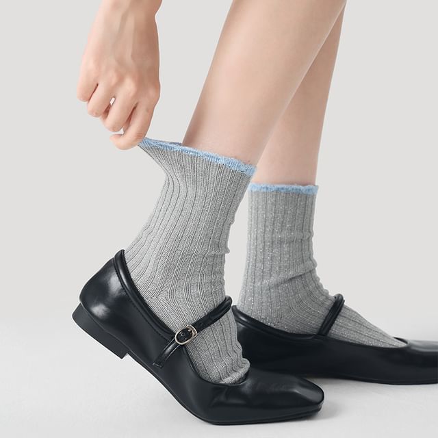 Gentiana-Contrast Trim Glitter Short Socks