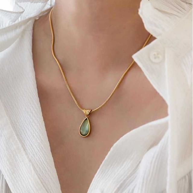 Gaya-Cabochon Pendant Necklace