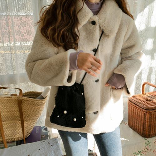 Dual pocket 2025 faux fur jacket