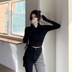 DEEPNY - Turtle-Neck Silky Cropped T-Shirt DEEPNY - Turtle-Neck Silky Cropped T-Shirt