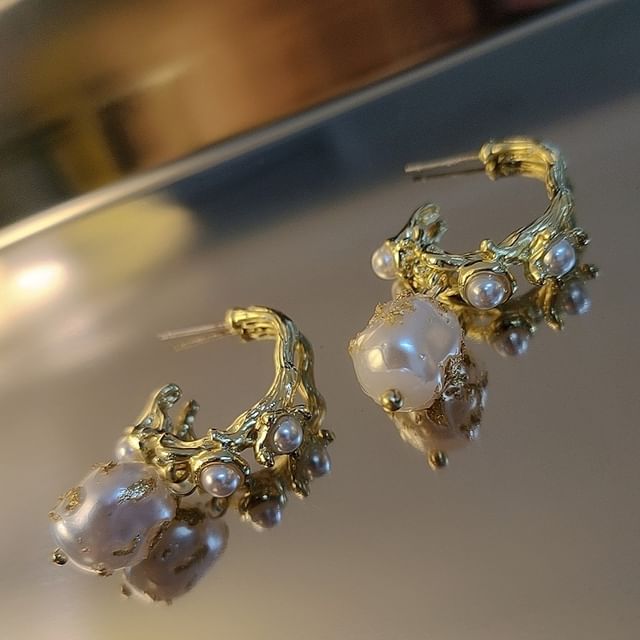 Chimerro-Faux Pearl Hook Earring