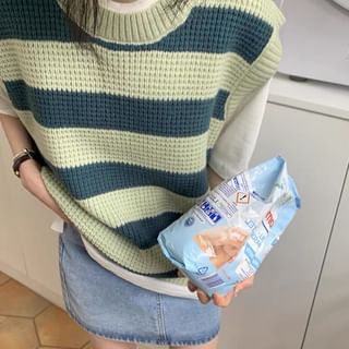 LINSI Round Neck Striped Sleeveless Knit Vest Sale