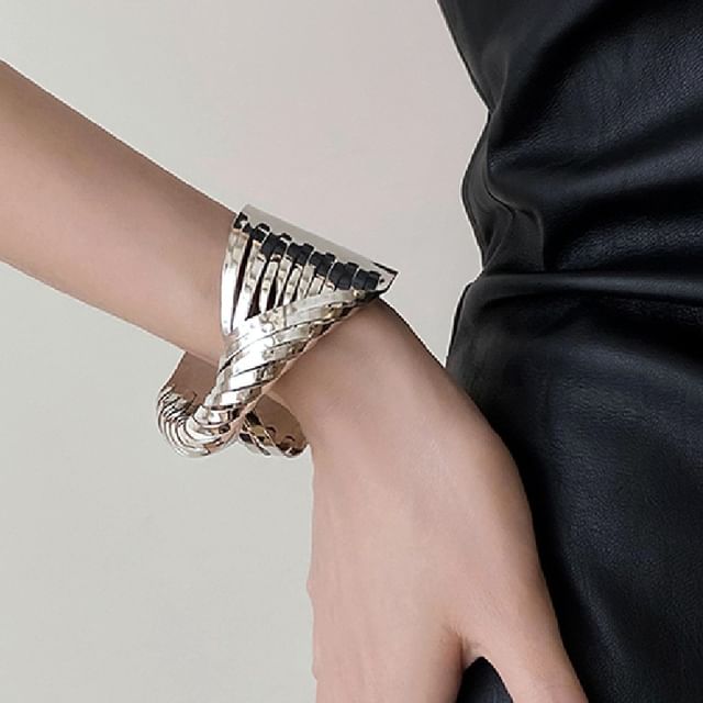 Seirios-Twist Alloy Open Bangle